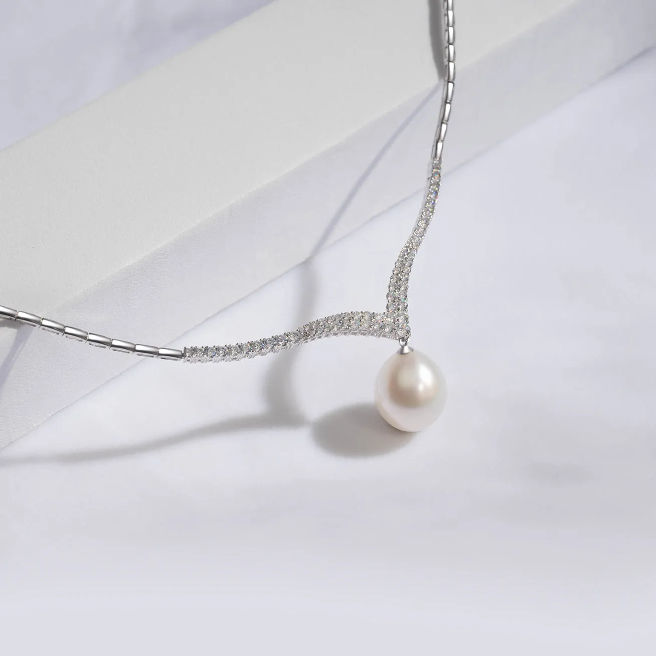 18K Solid Gold White South Sea Pearl Necklace KN00092