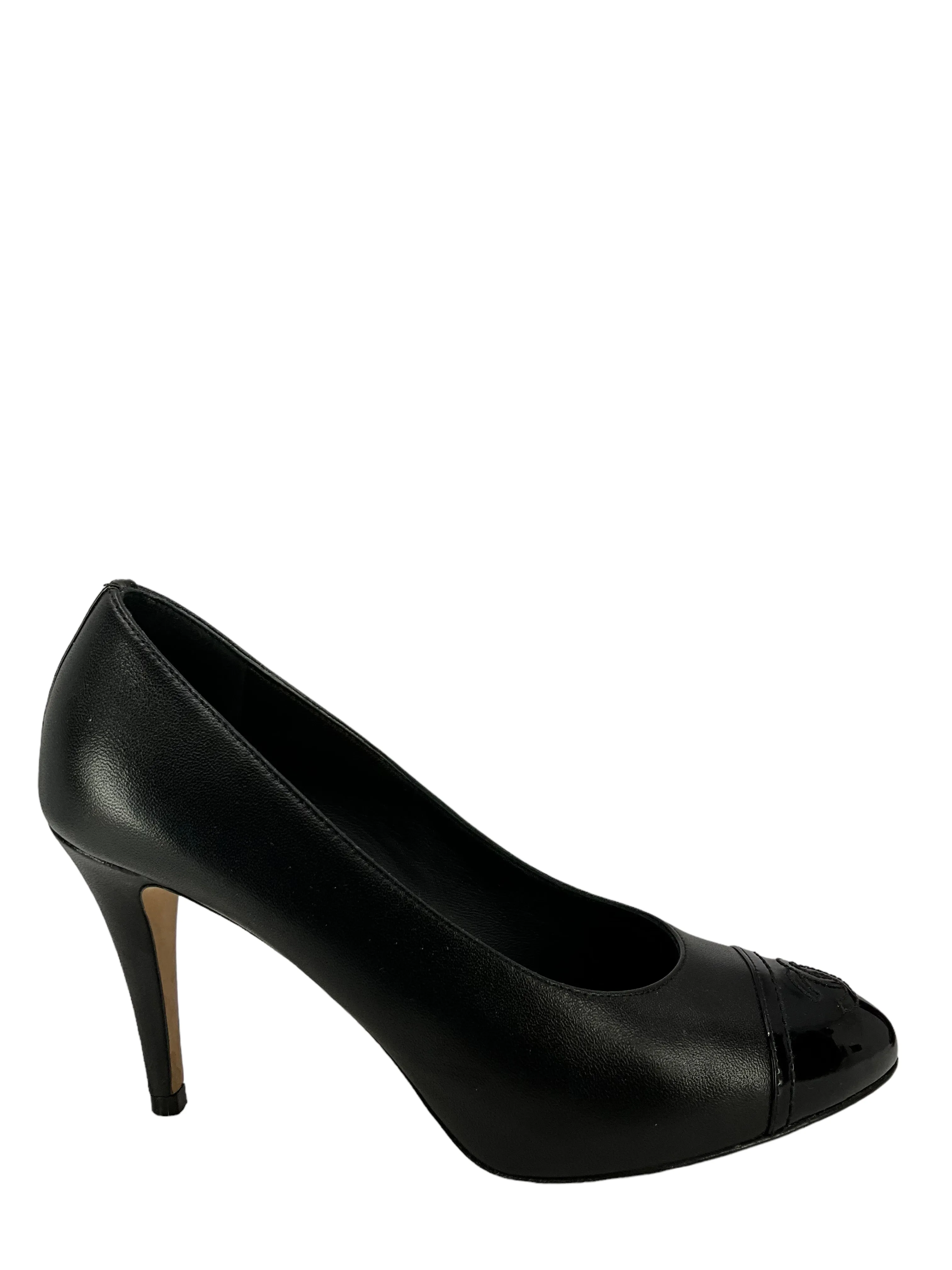 Chanel Black Lambskin Pumps With Patent Leather CC Size 6.5