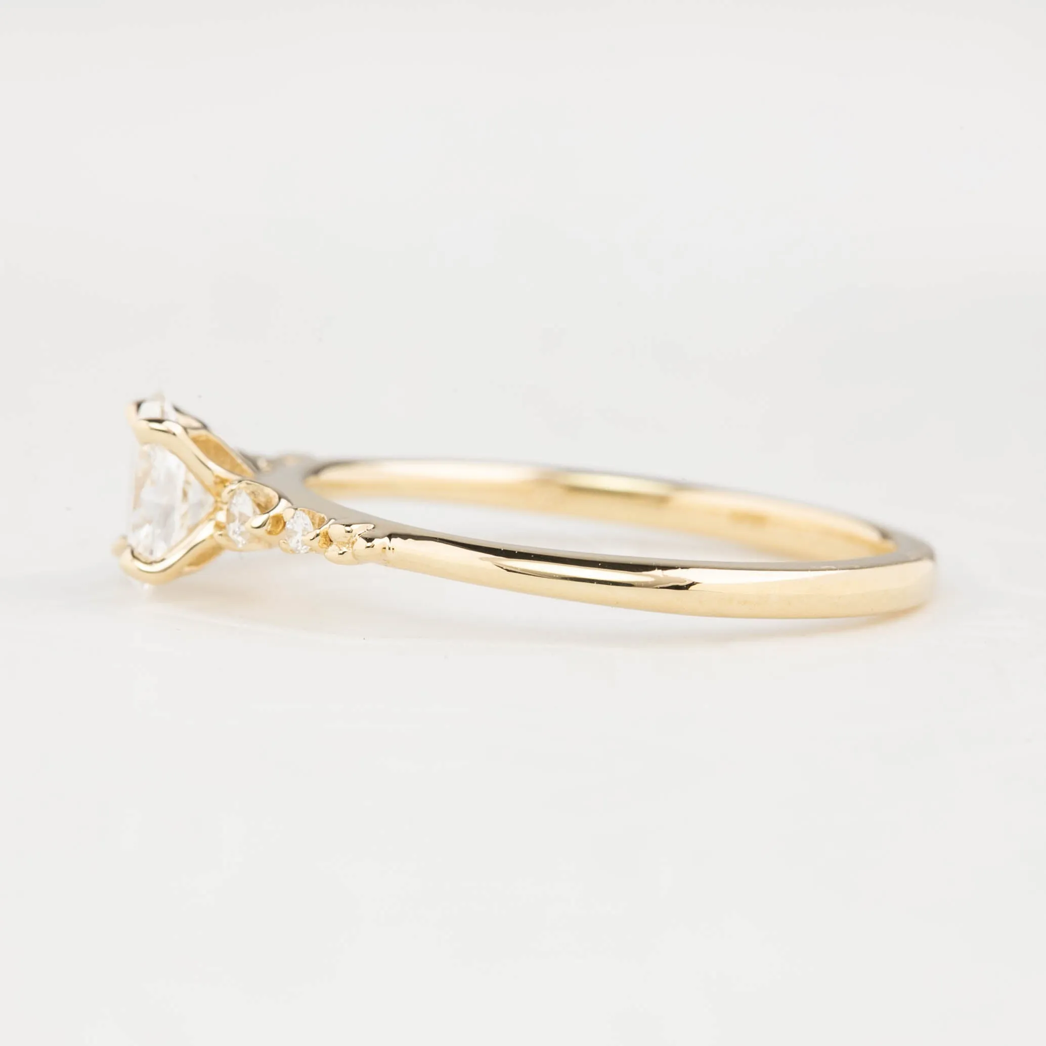 Estel Luxe Ring 0.40ct Oval Diamond, 14K Yellow Gold