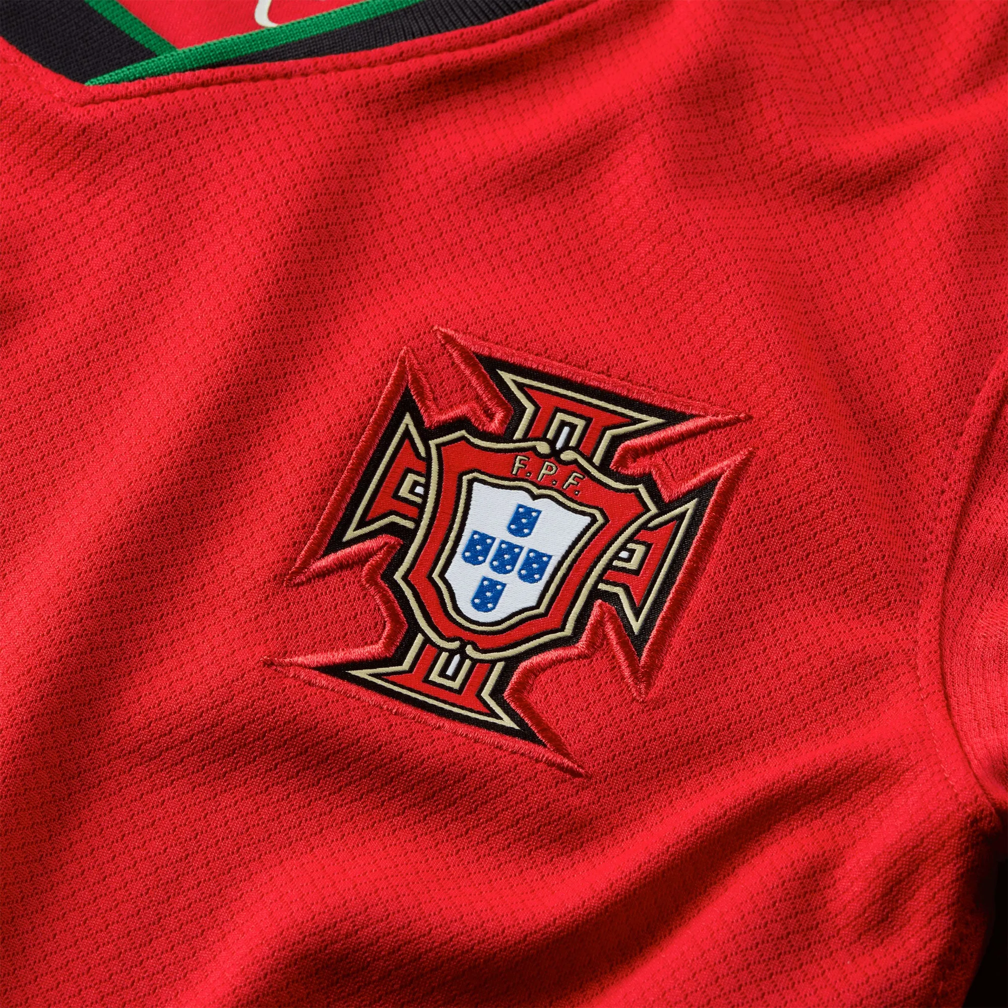 Nike Women's Portugal 2024/25 Home Jersey Red/Green