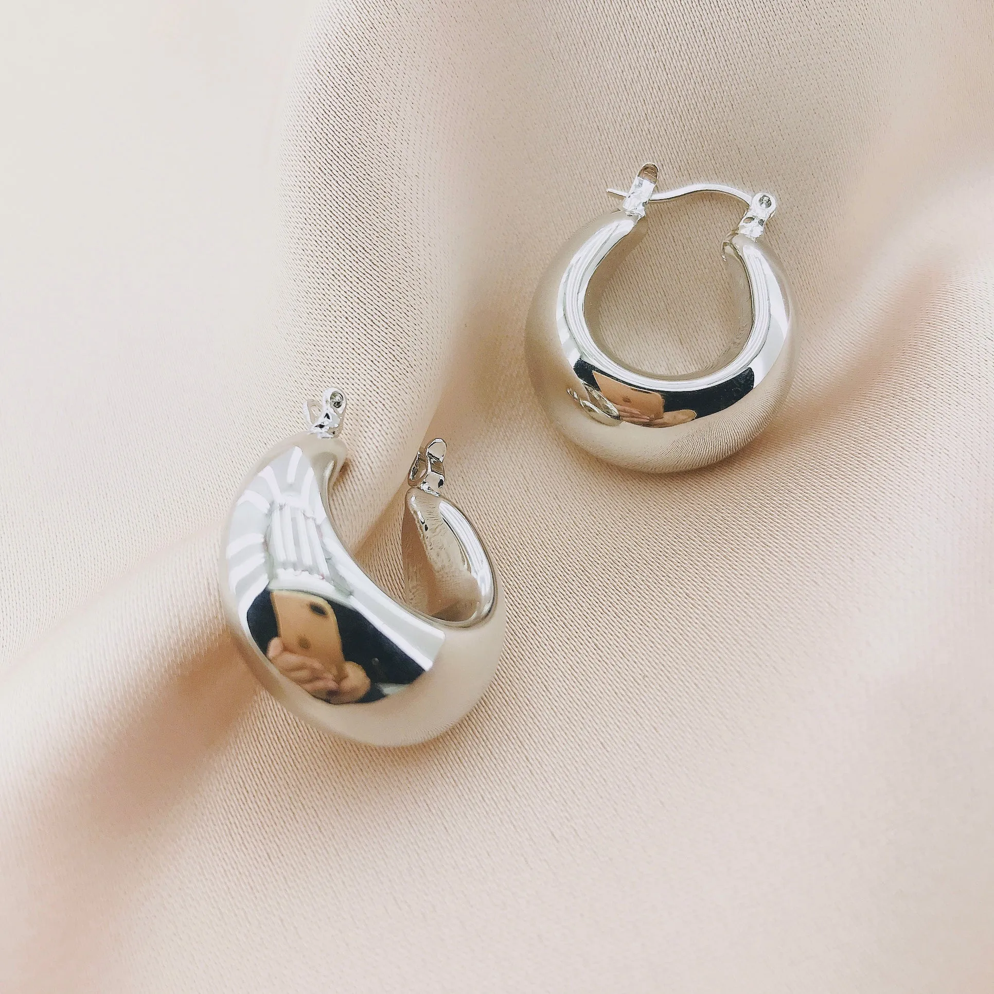 Women's Fashion Hollow Hoop Earring